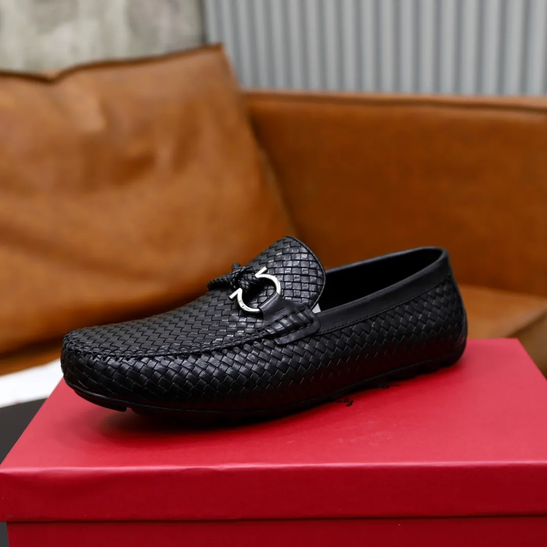 Men's shoes: 280🙅‍♂️🙅‍♂️🙅‍♂️Niuli Brand: Ferragamo Standard code: Men's code 38/44 (45 customized) Grade: Same as the official website Material: Original imported cowhide leather lining Original wear-resistant lightweight outsole Style category: Men's casual slip-on shoes Distinguished luxury brand elements top luxury Color: Actual picture color